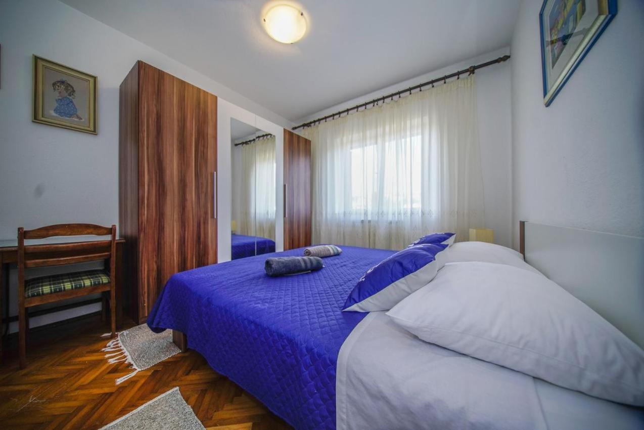 Apartman Mate Splitska Exteriör bild