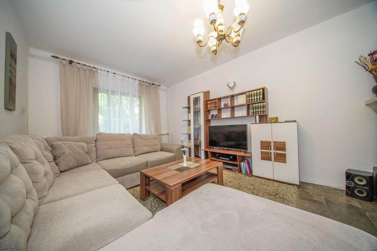 Apartman Mate Splitska Exteriör bild