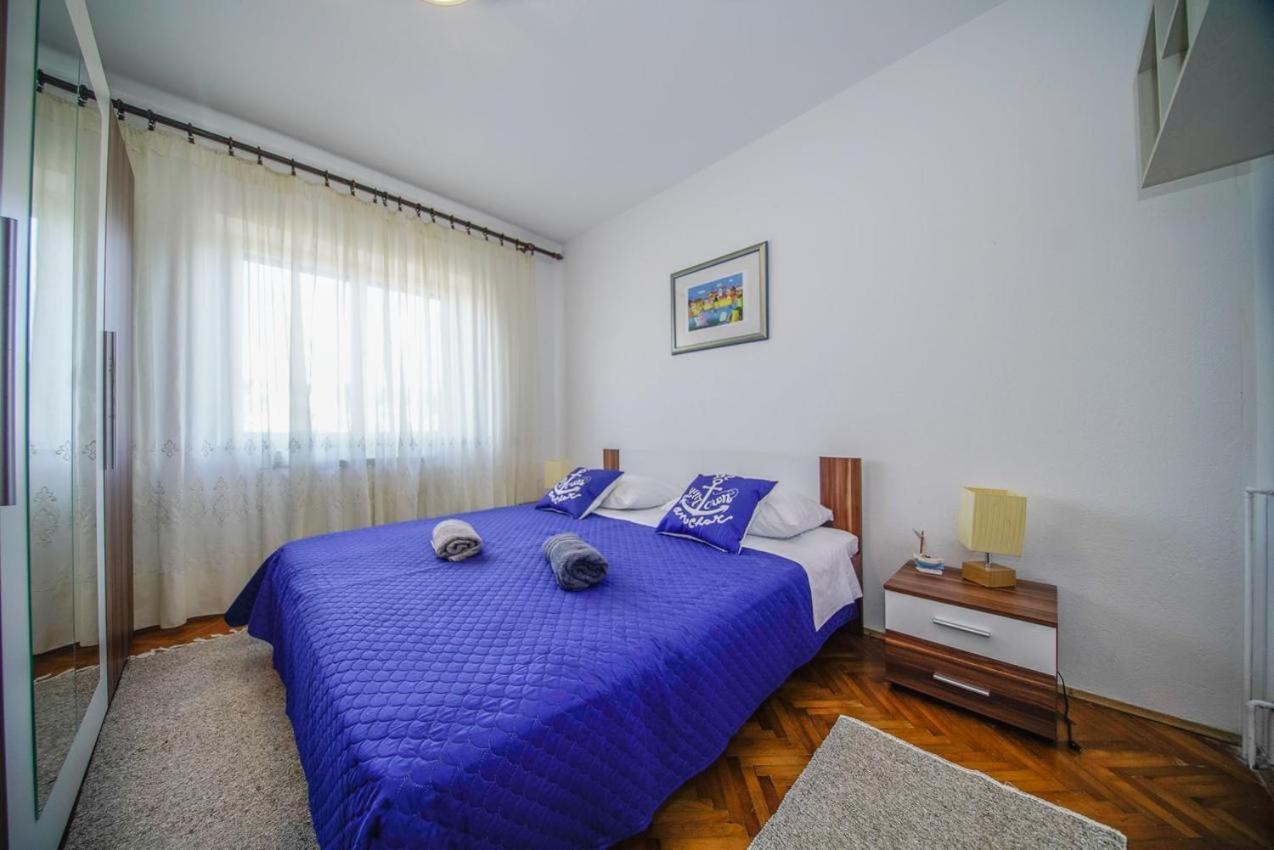 Apartman Mate Splitska Exteriör bild