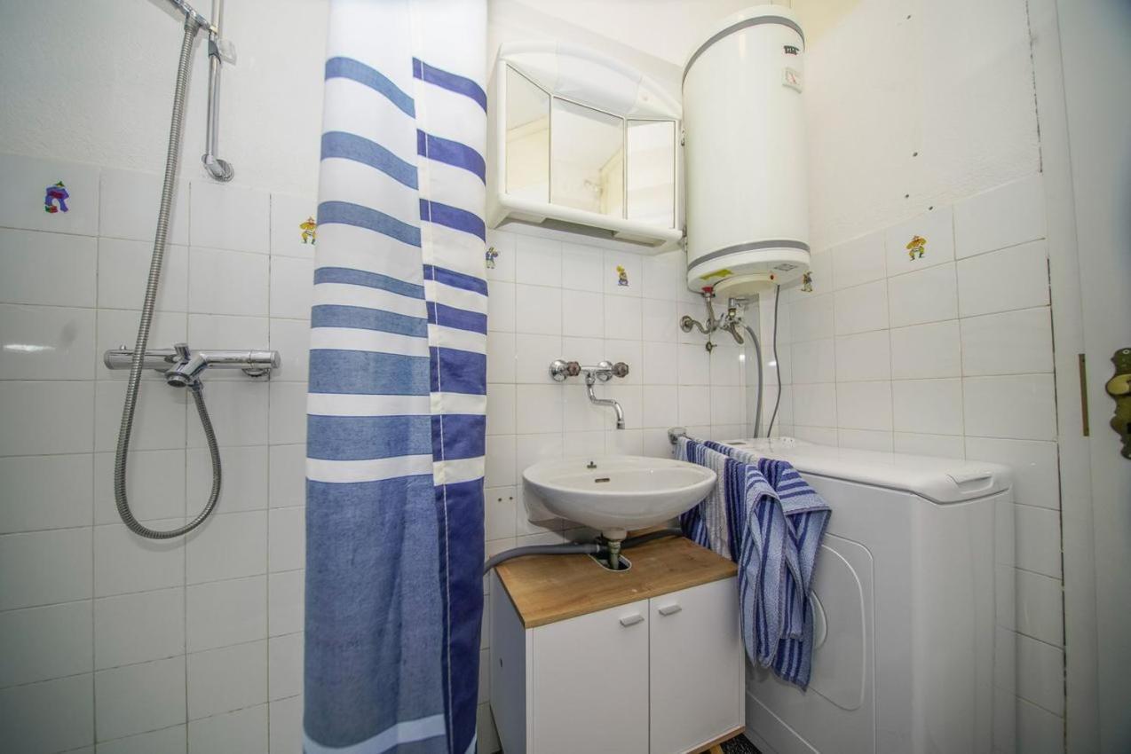 Apartman Mate Splitska Exteriör bild