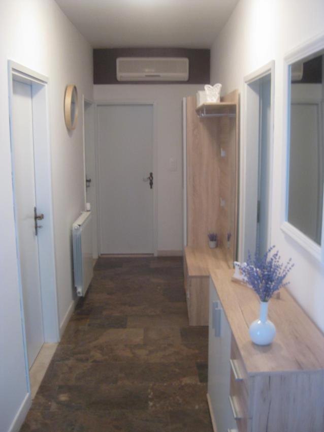 Apartman Mate Splitska Exteriör bild